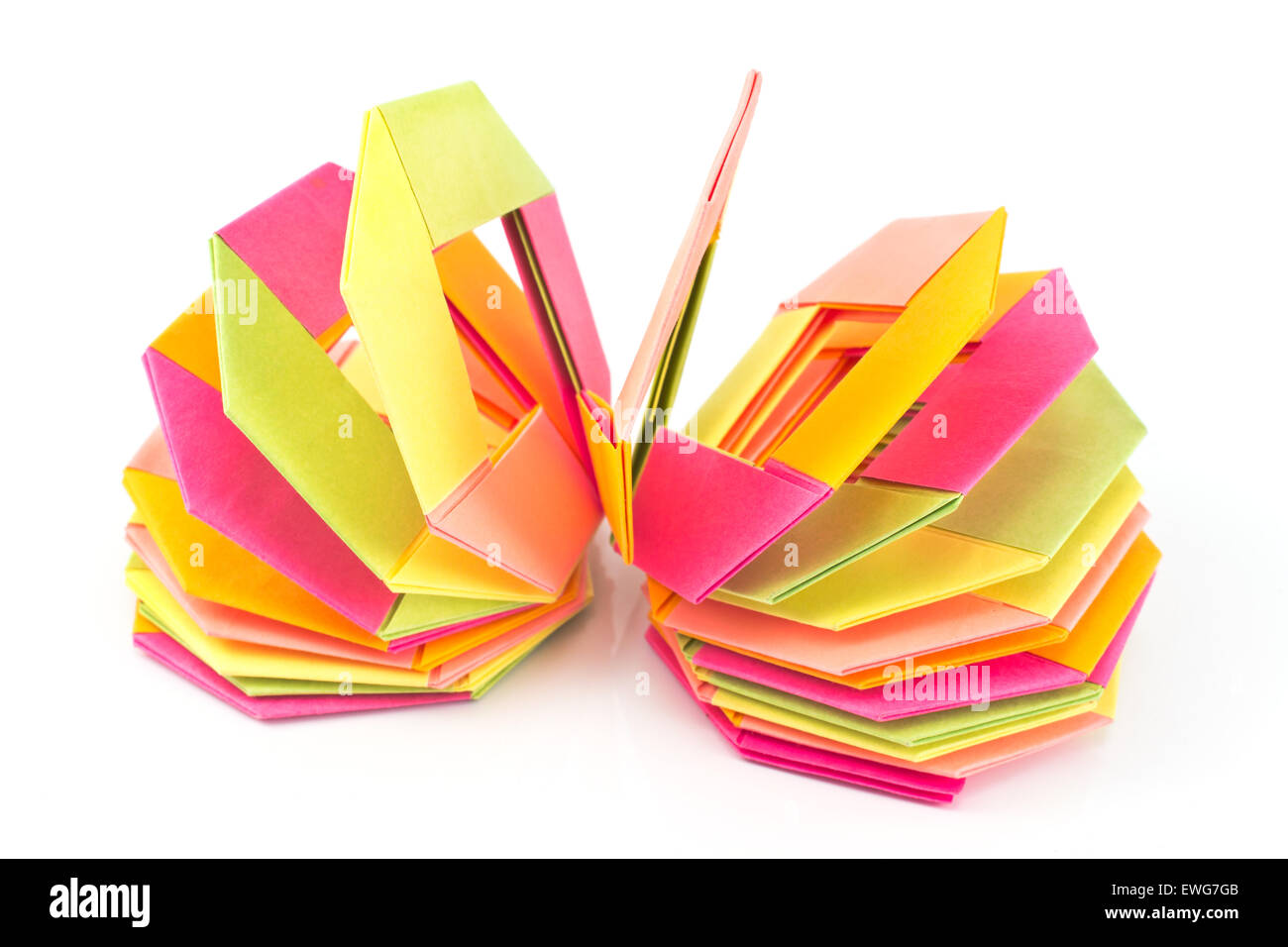 Bunte Origami Papier Formen isoliert auf weiss Stockfoto