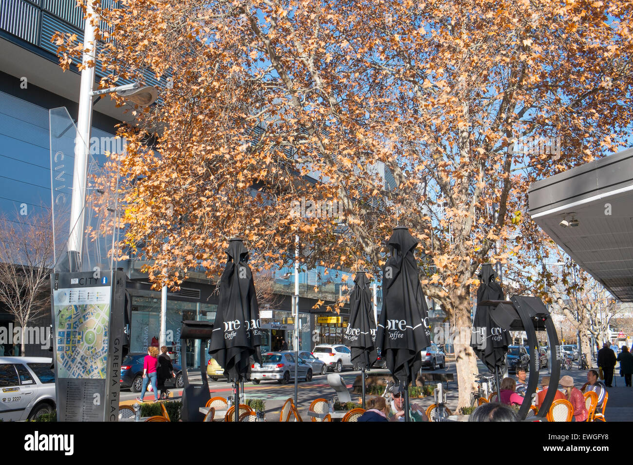 Stadtzentrum von Canberra, der Hauptstadt Australiens, an einem sonnigen Wintertag, australische Hauptstadt Territorium Stockfoto