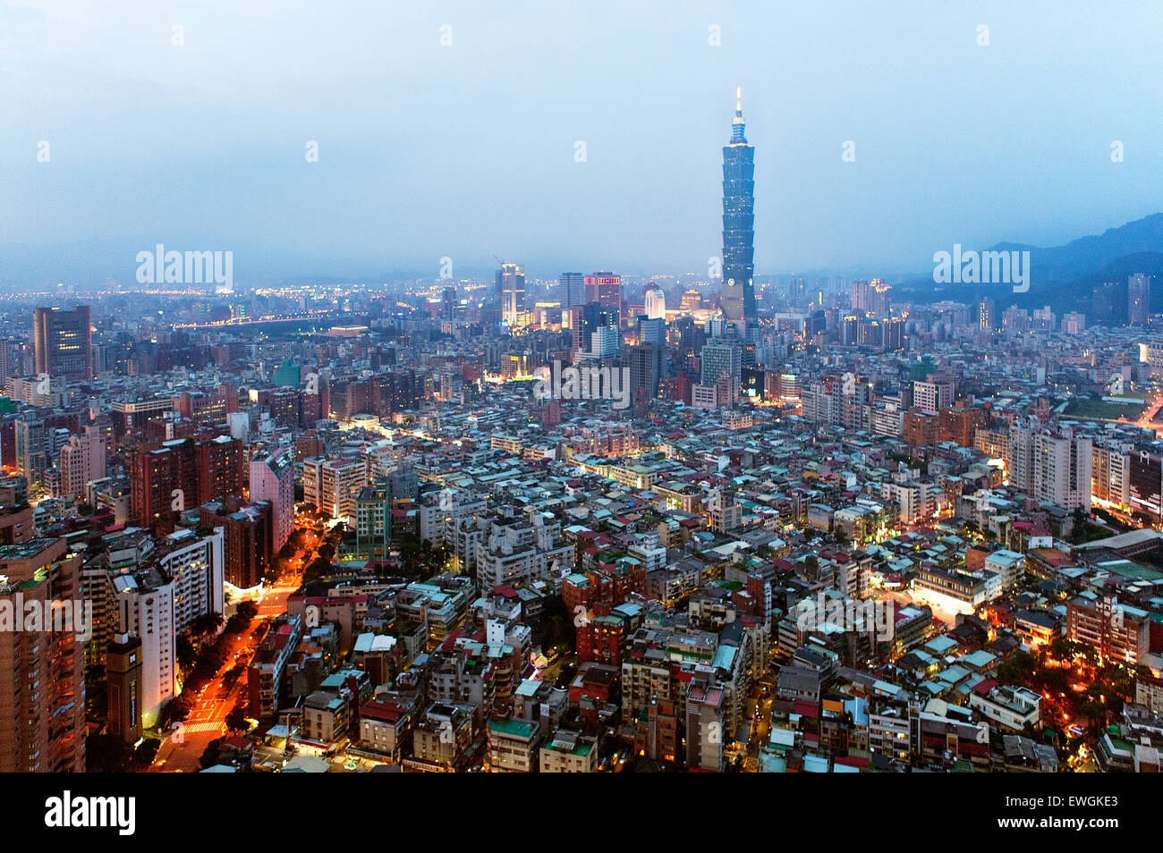Taipei 101 Gebäude in der Dämmerung. Taiwan Stockfoto