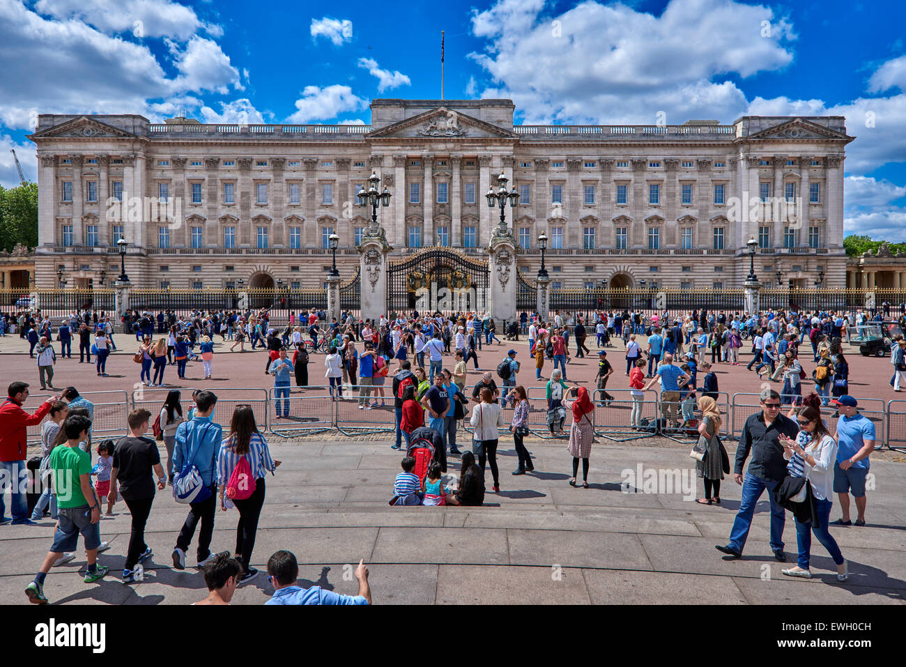 Buckingham Palace ist der Londoner Residenz und Principal Arbeitsplatz der Monarchie des Vereinigten Königreichs. Stockfoto