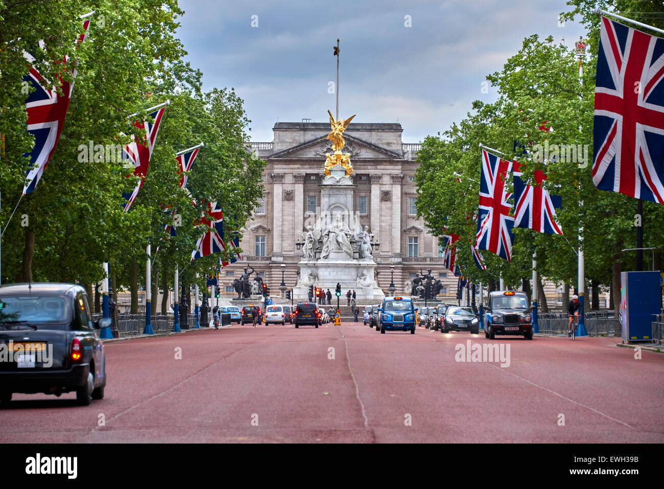 Buckingham Palace ist der Londoner Residenz und Principal Arbeitsplatz der Monarchie des Vereinigten Königreichs. Stockfoto