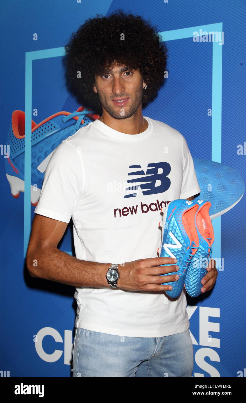 Tokio, Japan. 25. Juni 2015. Marouane Fellaini Fußball: belgische  Fußballspieler Marouane Fellaini nimmt das Ereignis, um die neuen New  Balance Schuhe in Tokio präsentieren. Bildnachweis: Motoo Naka/AFLO/Alamy  Live-Nachrichten Stockfotografie - Alamy