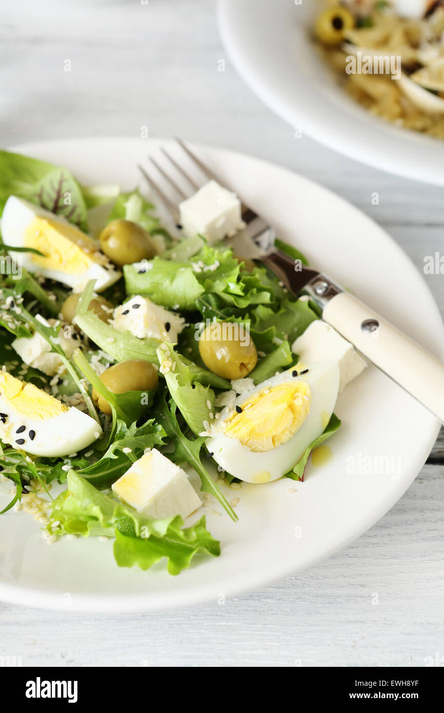 Salat mit grünen und Eiern, Essen Stockfoto