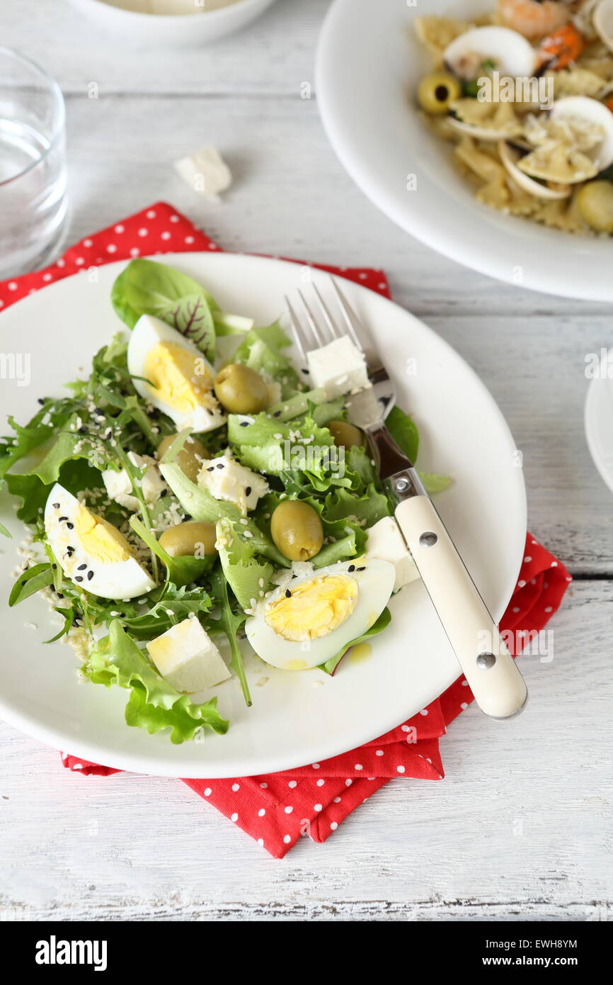 Salat mit Eiern, leichte Speisen Stockfoto