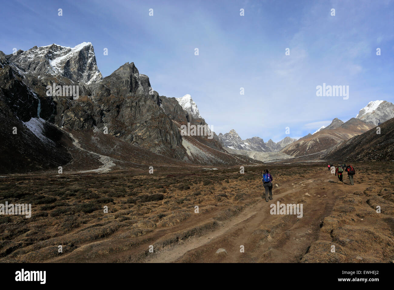 Wanderer zu Fuß entlang der Pass Pheriche, Everest base Camp trek, UNESCO-Weltkulturerbe, Sagarmatha Nationalpark, Stockfoto