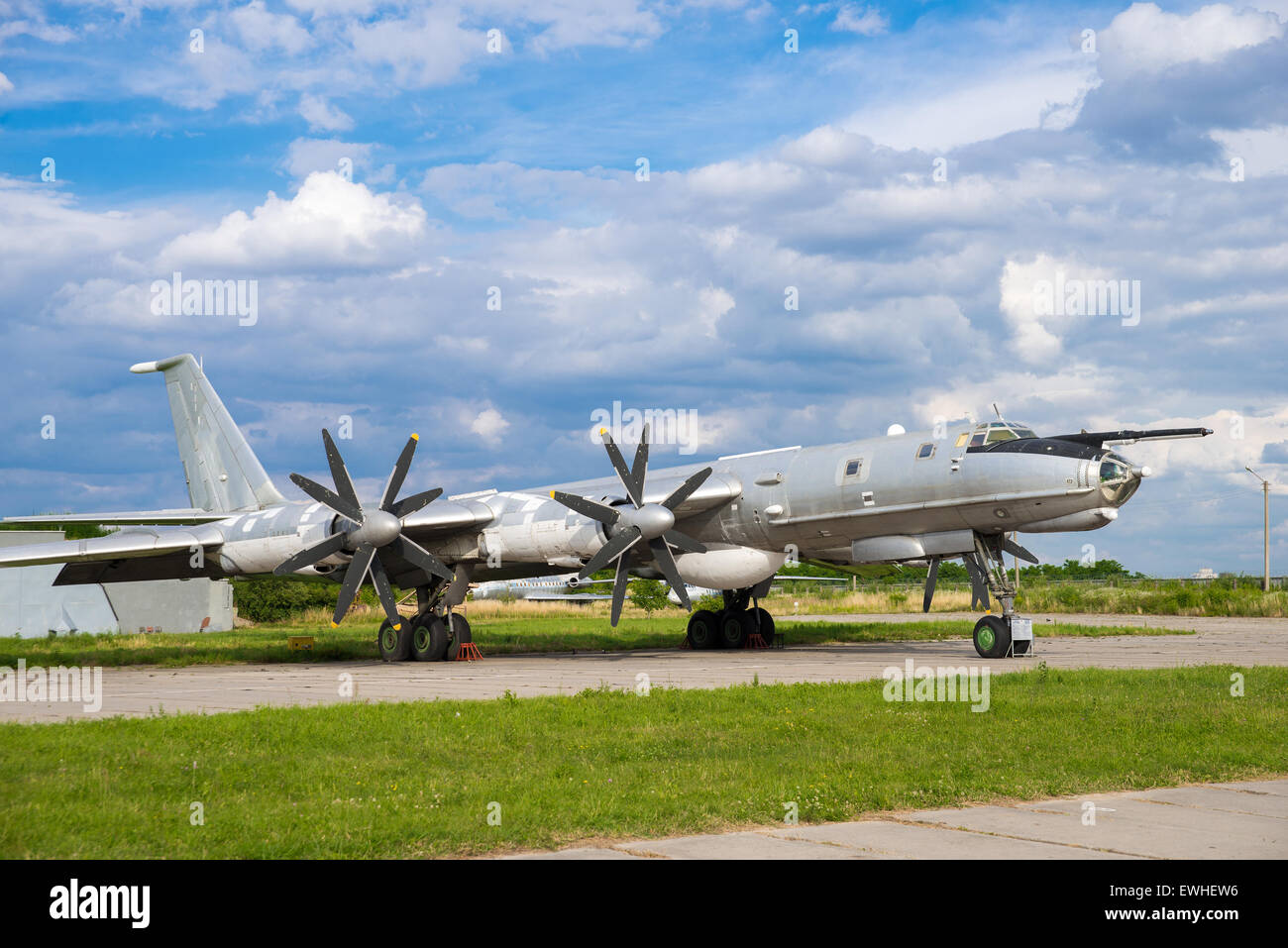 altes Militärflugzeug Stockfoto