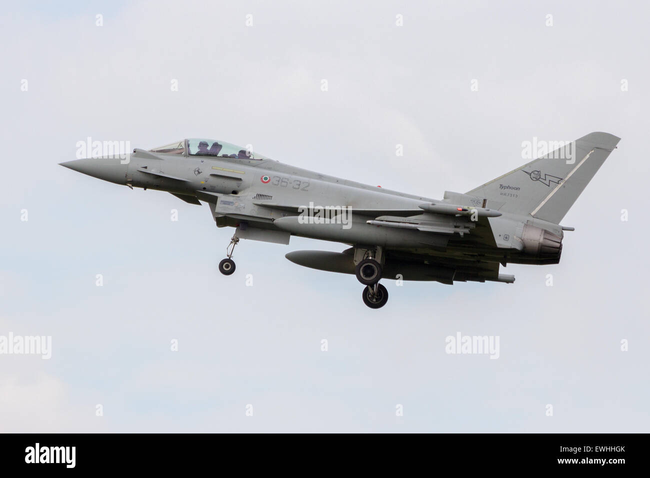 VOLKEL, Niederlande - SEP 25: Eine italienische Luftwaffe Eurofighter Typhoon Landung auf Volkel Airbase am Sep 25, 2014 in Volkel, Neth Stockfoto
