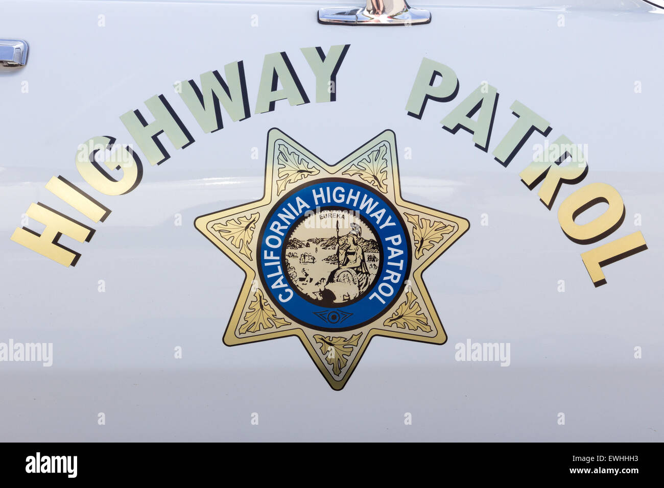 California Highway Patrol Abzeichen auf einem Oldtimer US-Polizei. Stockfoto