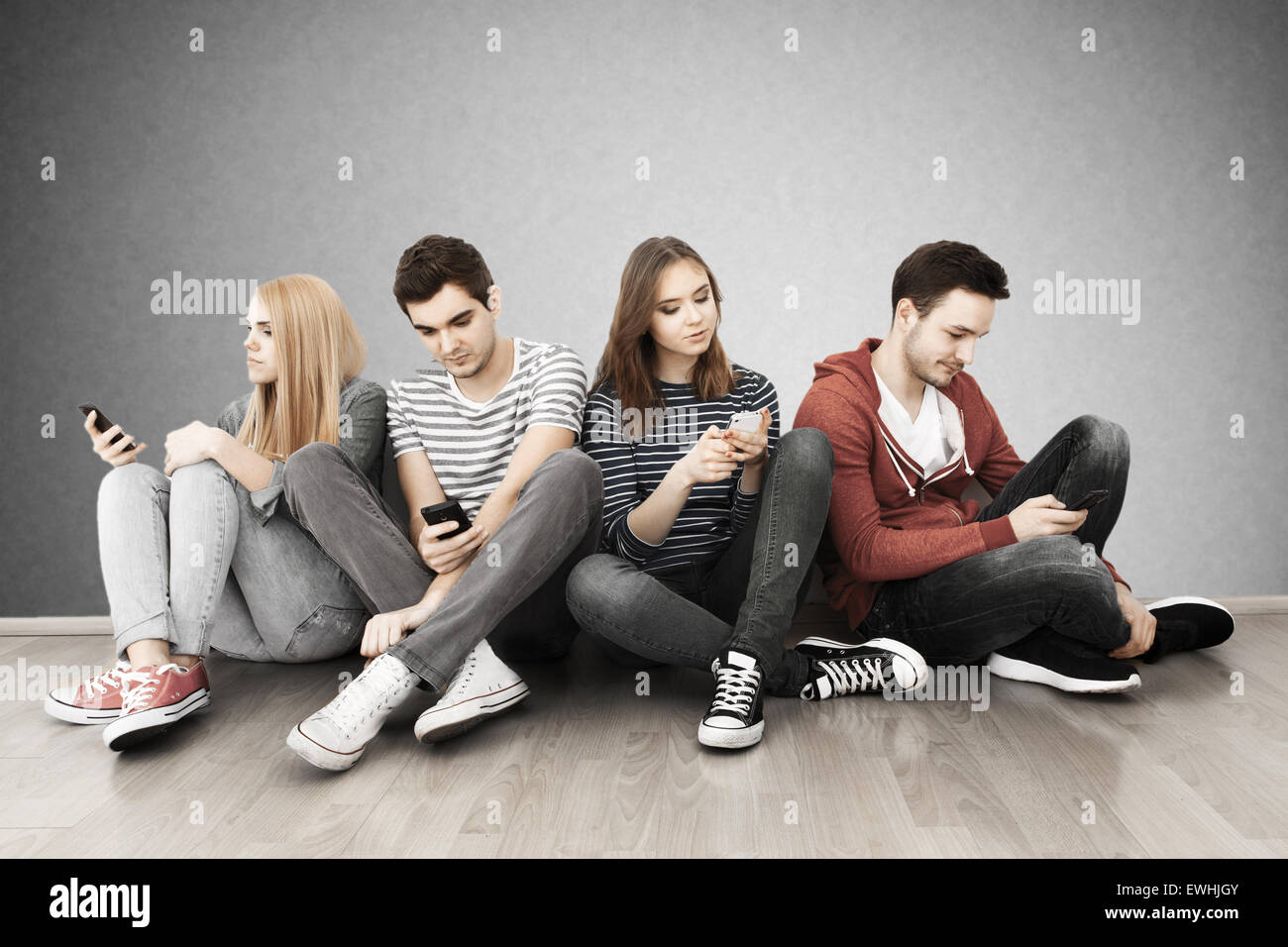 Gruppe von Jugendlichen mit smartphones Stockfoto