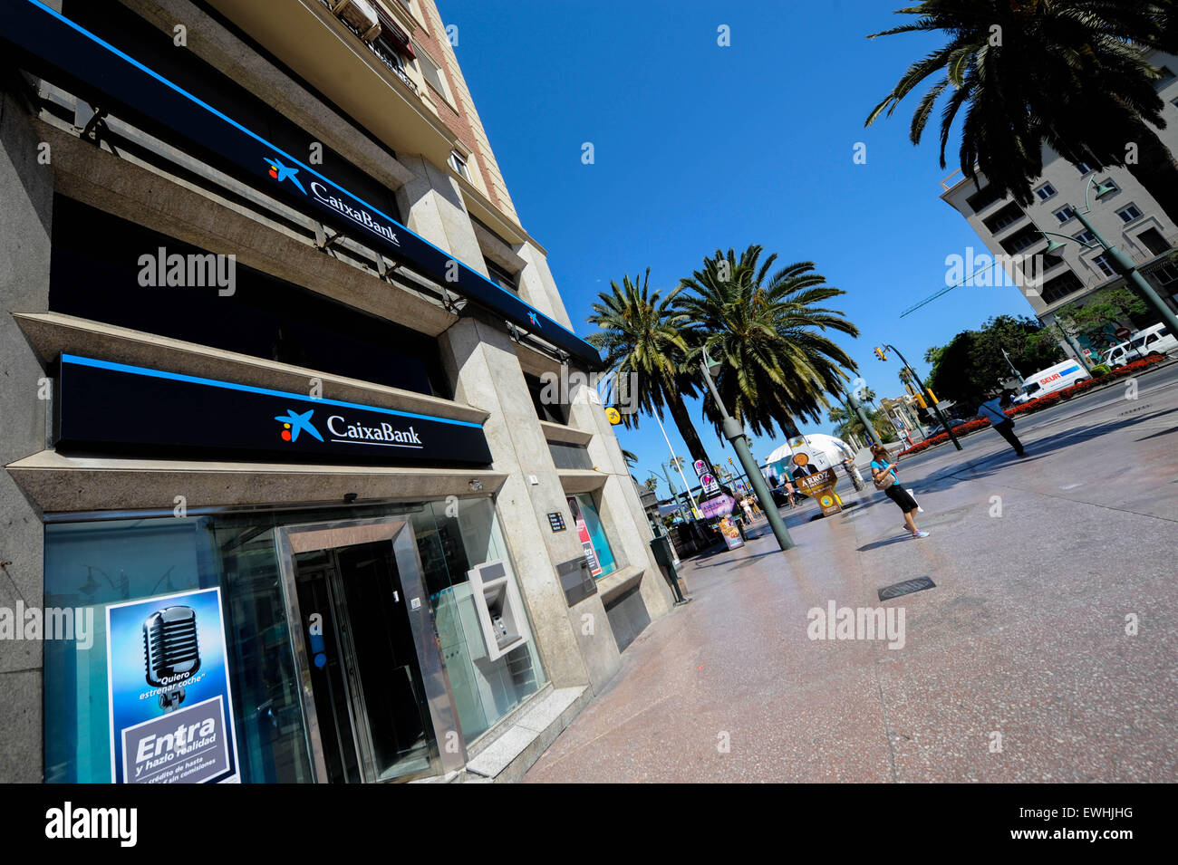 Der Haupteingang der Caixa Bank in Málaga Spanien. La Entrada principal de un Bank Caixa de Málaga, España Stockfoto
