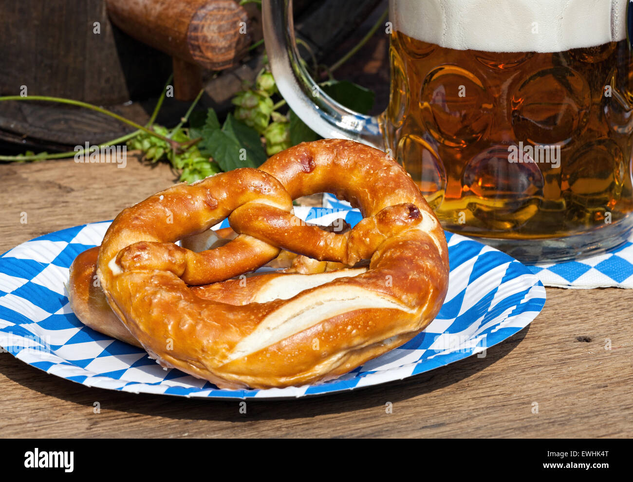 Brezel und bier -Fotos und -Bildmaterial in hoher Auflösung – Alamy Brezel und bier -Fotos und -Bildmaterial in hoher Auflösung – Alamy