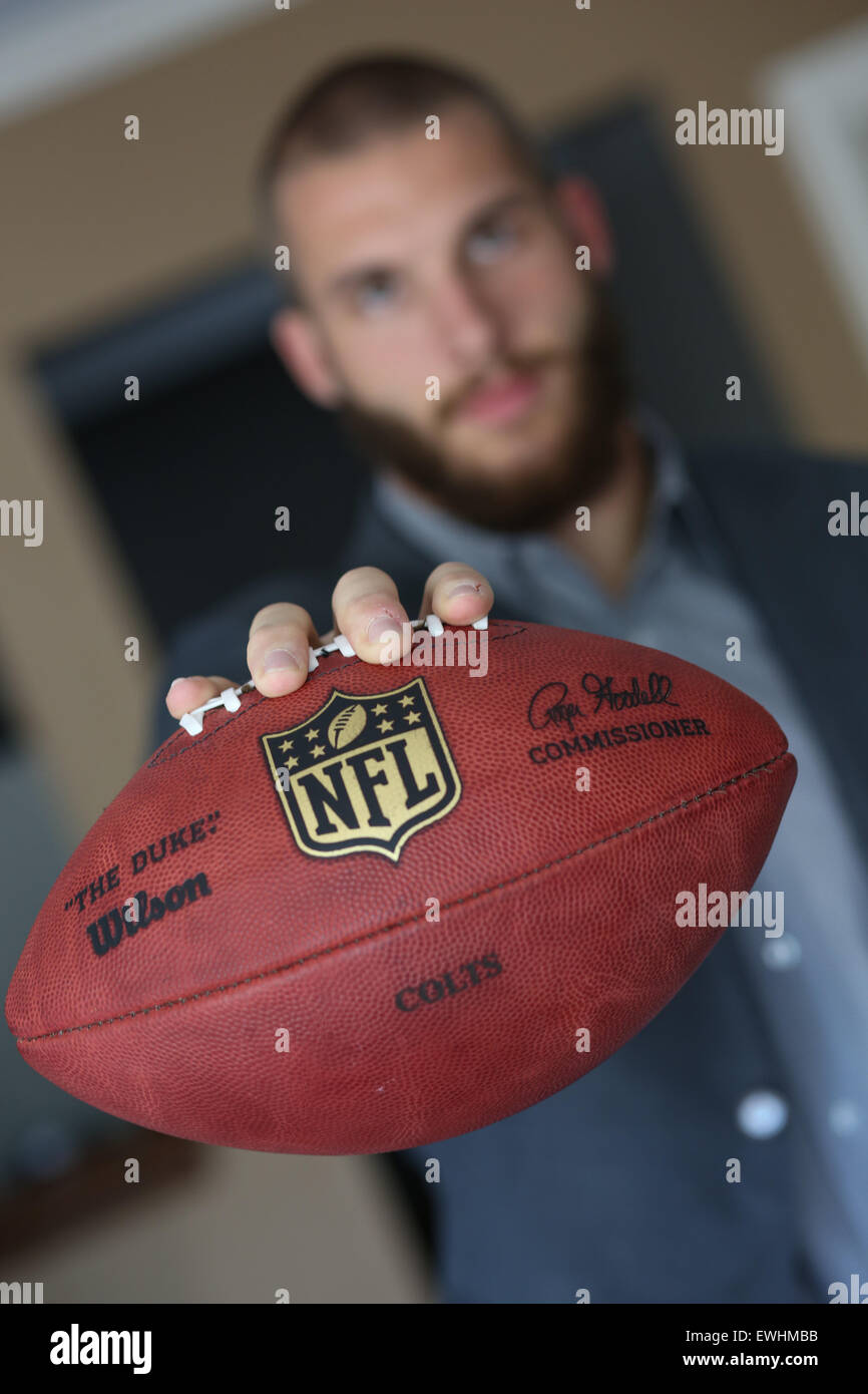 13. Juni 2015: Indianapolis Colts Outside Linebacker Bjoern Werner in seinem Haus in der Nähe von Indianapolis, Indiana. Foto: Chris Bergin/dpa Stockfoto