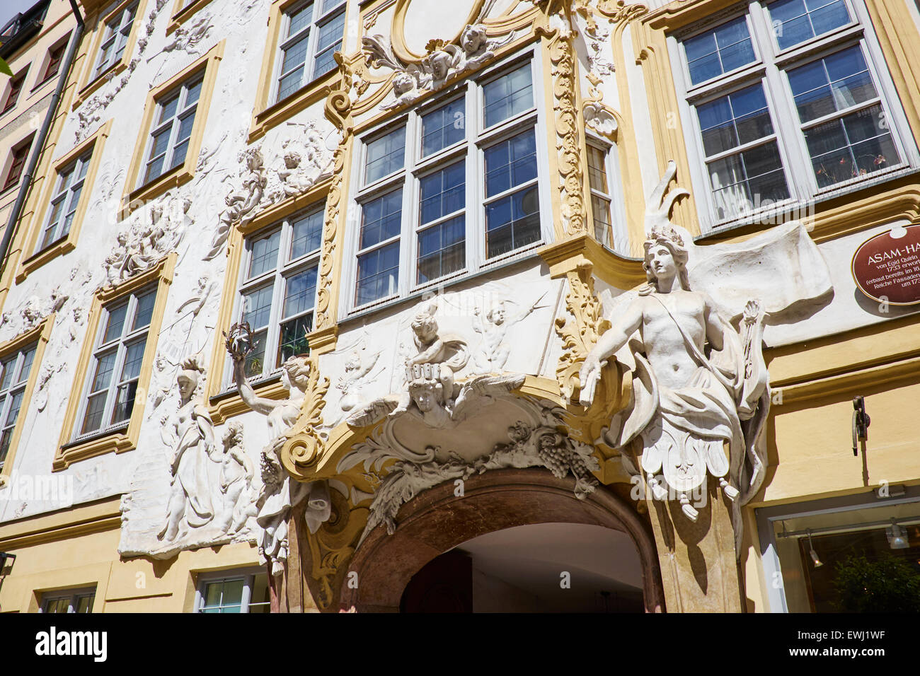 Fassade des St. Johann-Nepomuk-besser bekannt als der Asamkirche Sendlinger Straße München Bayern Deutschland Stockfoto