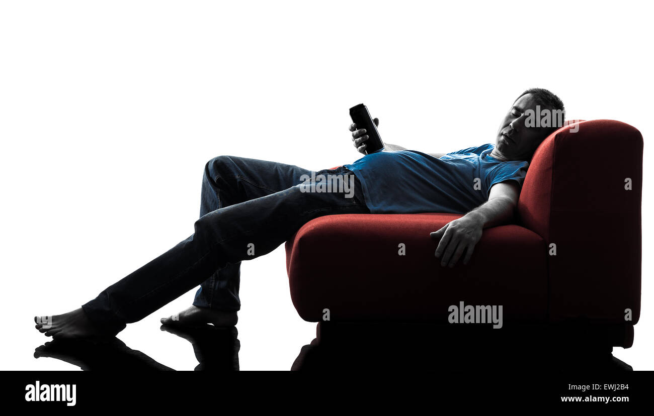 ein kaukasischer Mann Sofa Couch betrunken schlafen in der Silhouette isoliert auf weißem Hintergrund Stockfoto