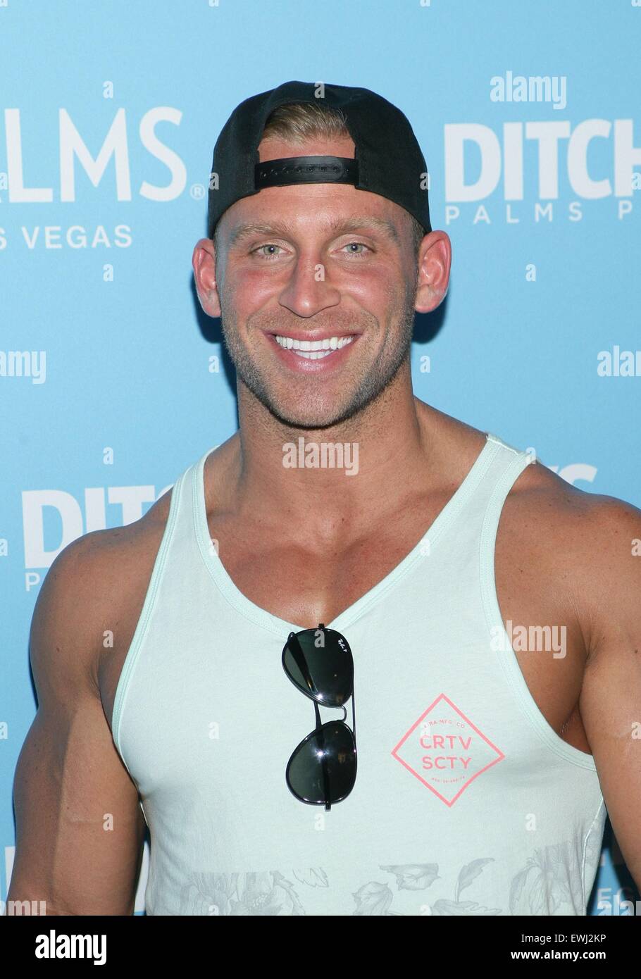 Las Vegas, NV, USA. 26. Juni 2015. Cody Sattler im Ankunftsbereich für Reality-TV-Stars von ABC ist der BACHELOR IN PARADISE Host Graben Fridays, Palms Pool & Dayclub, Las Vegas, NV 26. Juni 2015. Bildnachweis: James Atoa/Everett Collection/Alamy Live-Nachrichten Stockfoto