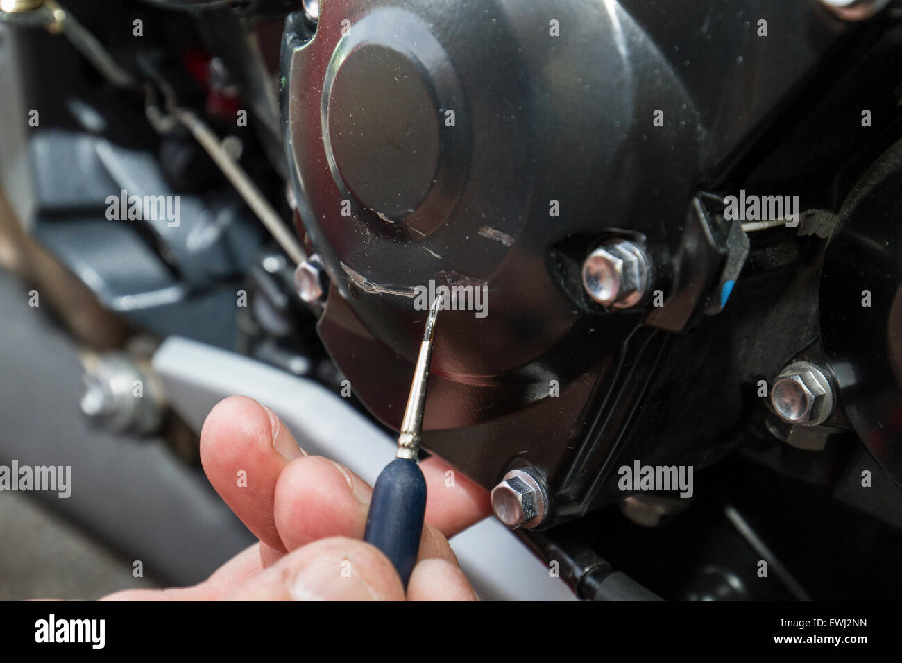 Malerei-Kratzer am Kurbelgehäuse auf Motorrad Stockfotografie - Alamy