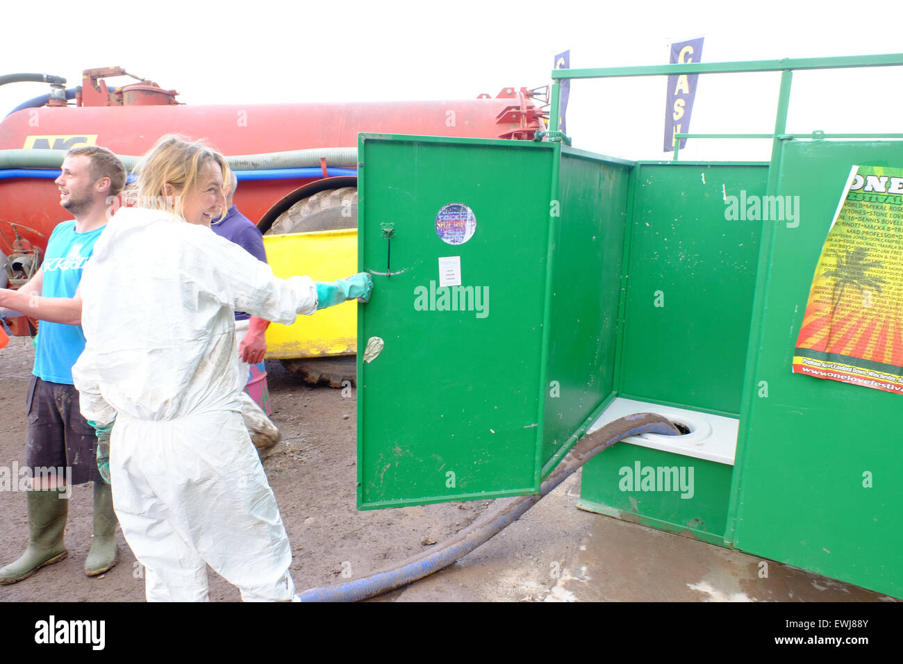 Long drop toilets glastonbury festival Fotos und Bildmaterial in