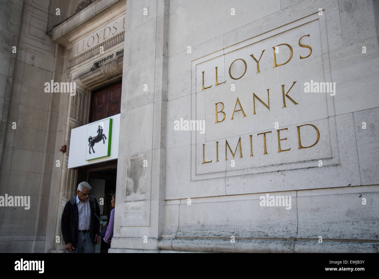 Außen der Lloyds Bank-Filiale im Stadtzentrum von Coventry Stockfoto