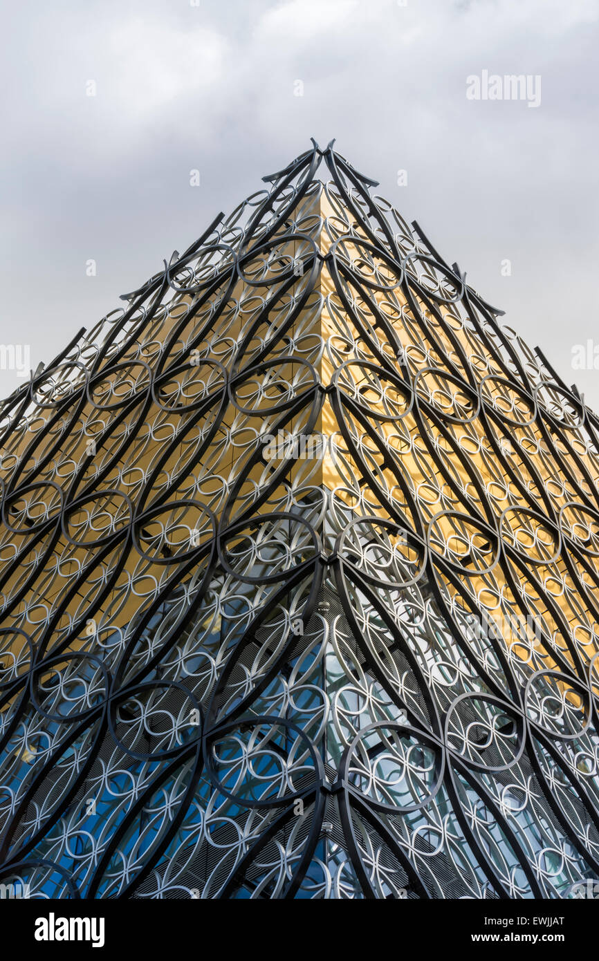 Futuristisches Äußeres von der Library of Birmingham, designed by Mecanno und Burro pyramidenförmiges. Stockfoto