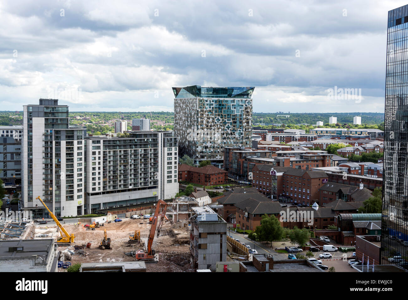 Blick vom Dachgarten der Library of Birmingham quer durch die Stadt zeigt der Würfel und der allgemeinen Entwicklung. Stockfoto