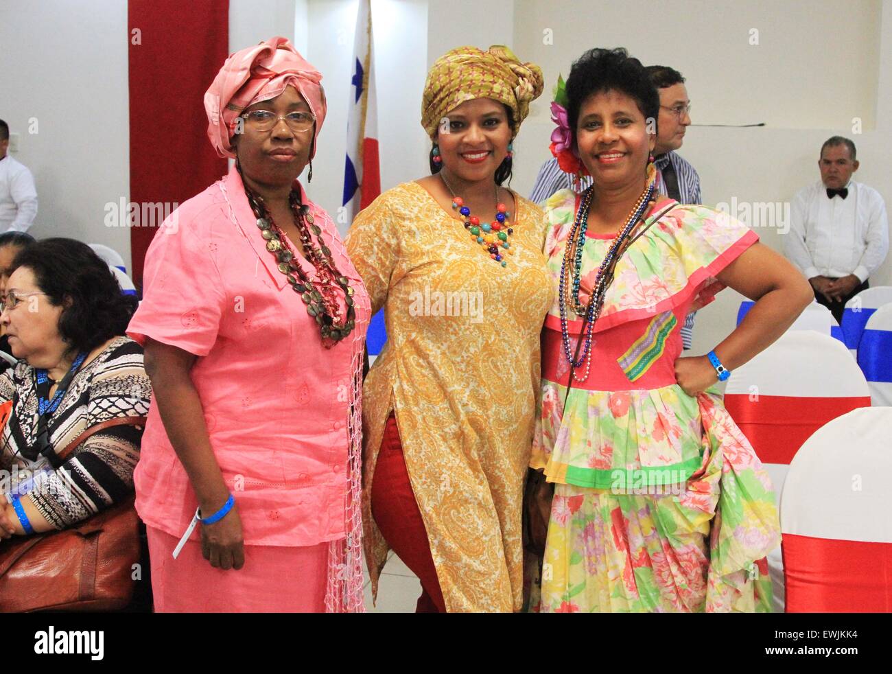 (150627)--MANAGUA, 27. Juni 2015 (Xinhua)--Frauen besuchen die ersten Gipfel der Afrodescendent Frauen in Führungspositionen von Amerikas in Managua, Nicaragua, 26. Juni 2015. Der Gipfel war hier Freitag startete drängen Regierungen und Bürger, die berechtigten Forderungen der Frauen afrikanischer Herkunft zu unterstützen. (Xinhua/John Bustos) Stockfoto