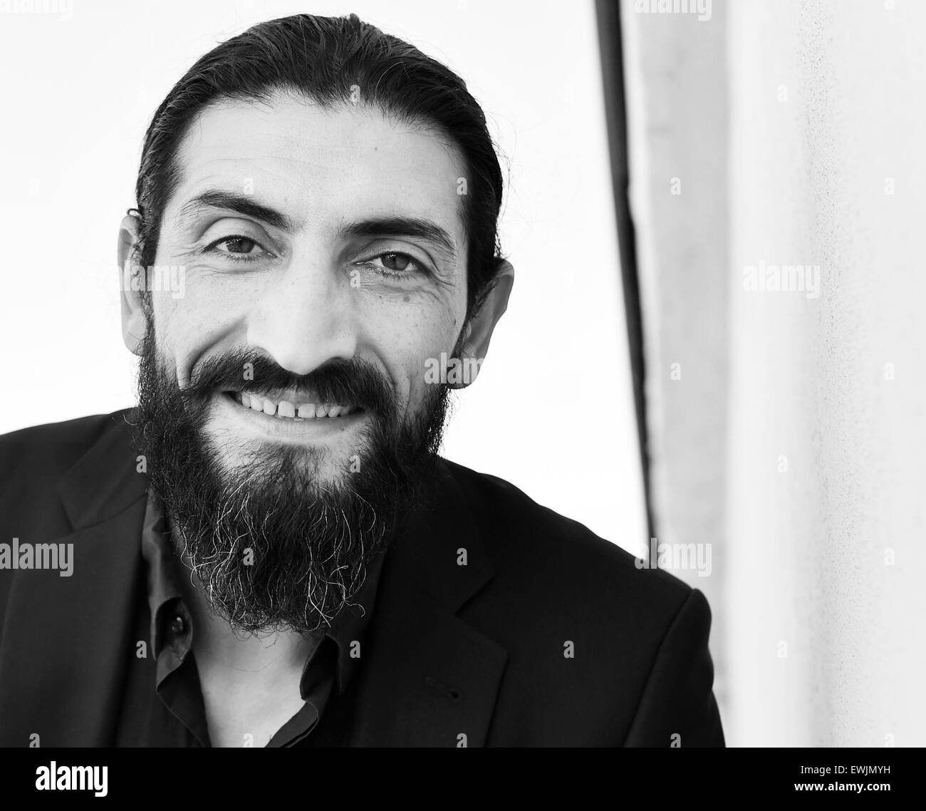 Berlin, Deutschland. 17. Juni 2015. EXKLUSIV - deutscher Schauspieler und Produzent türkischer Abstammung Numan Acar, fotografiert in Berlin, Deutschland, 17. Juni 2015. Foto: Jens Kalaene/Dpa/Alamy Live News Stockfoto