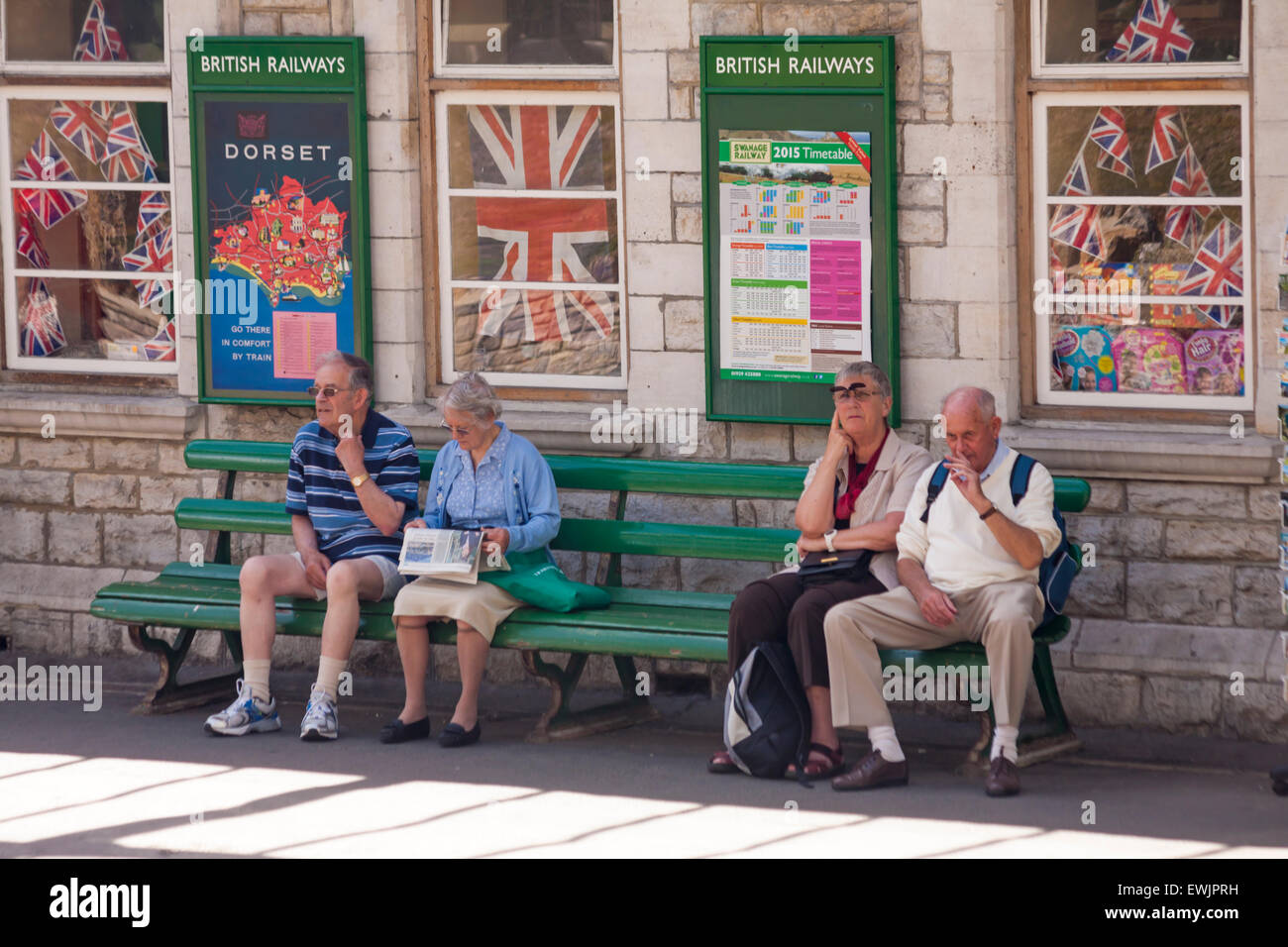 Swanage, Dorset, UK Samstag 27. Juni. Purbeck im Krieg und Streitkräfte Wochenende bei Swanage Railway Train station Credit: Carolyn Jenkins/Alamy Live News Stockfoto