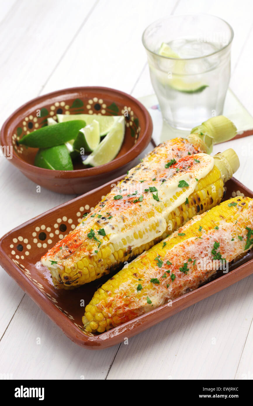 mexikanische gegrilltem Mais Schale, elote Stockfoto