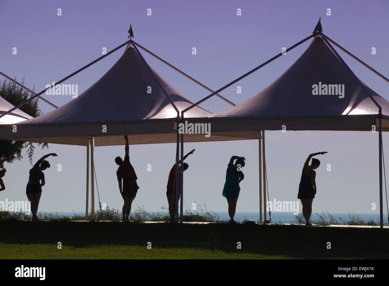 Yoga-Übung auf den Abend Licht, Limnos, griechische Inseln, Ägäis, Griechenland Stockfoto