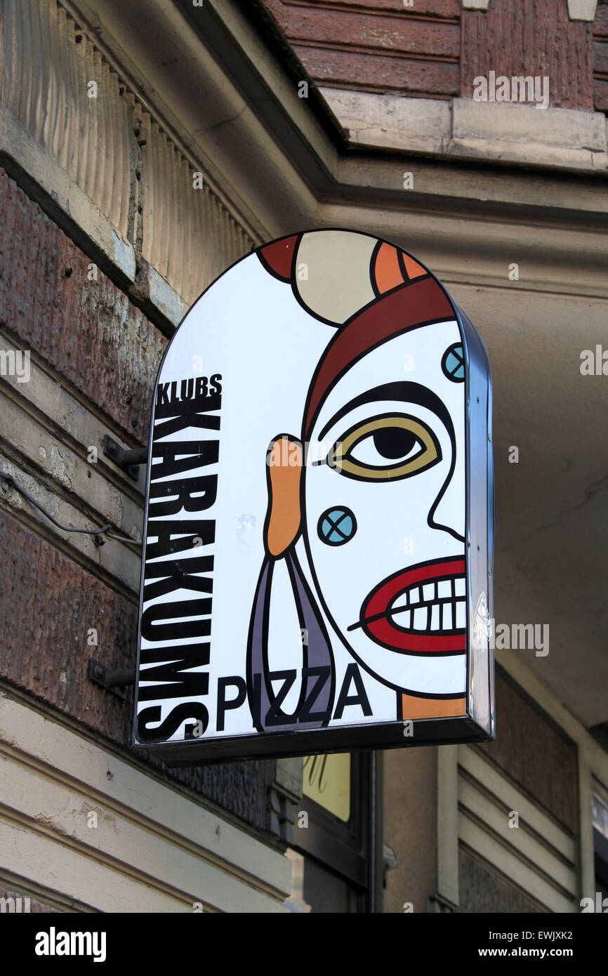 Karakums Klubs Pizza Zeichen in Riga Stockfoto