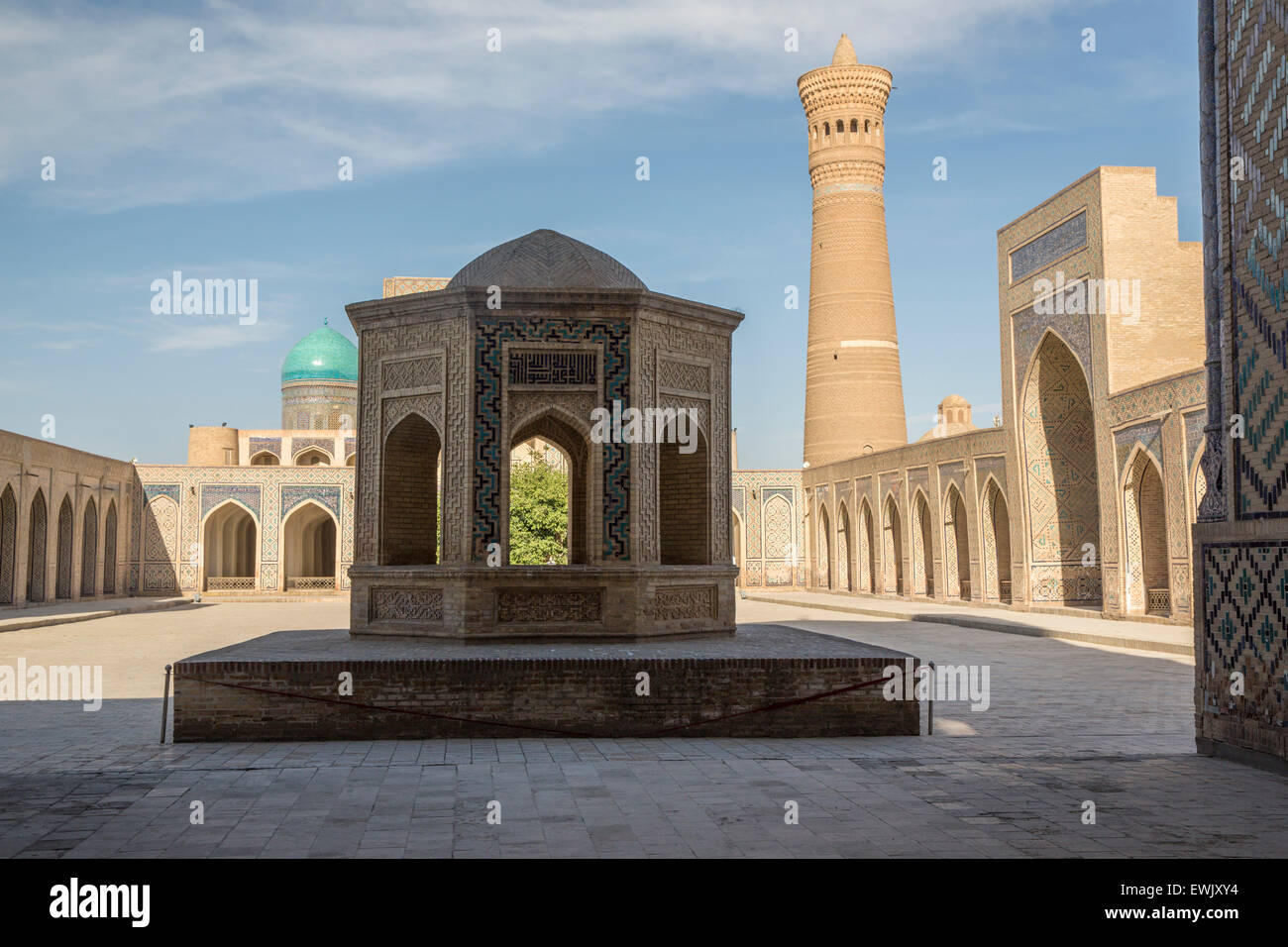 Innenhof des Jumah oder Freitags-Moschee in der ummauerten Altstadt von Buchara, Usbekistan Stockfoto