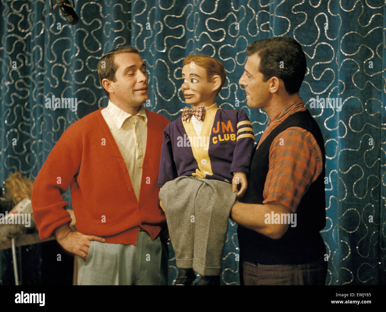 PERRY COMO (1912-2001) US-Sängerin auf rote Jacke n seiner TV-show ca. 1960 Stockfoto