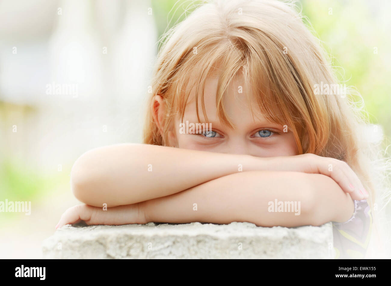 Wunderschönes kleines Mädchen Stockfoto