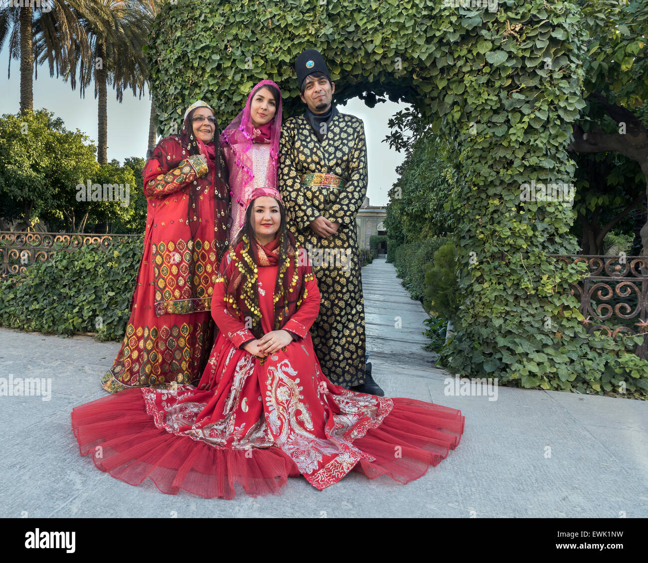 Traditionell gekleideten Quartett, Zinat Ol-Molouk House, Shiraz, Iran Stockfoto