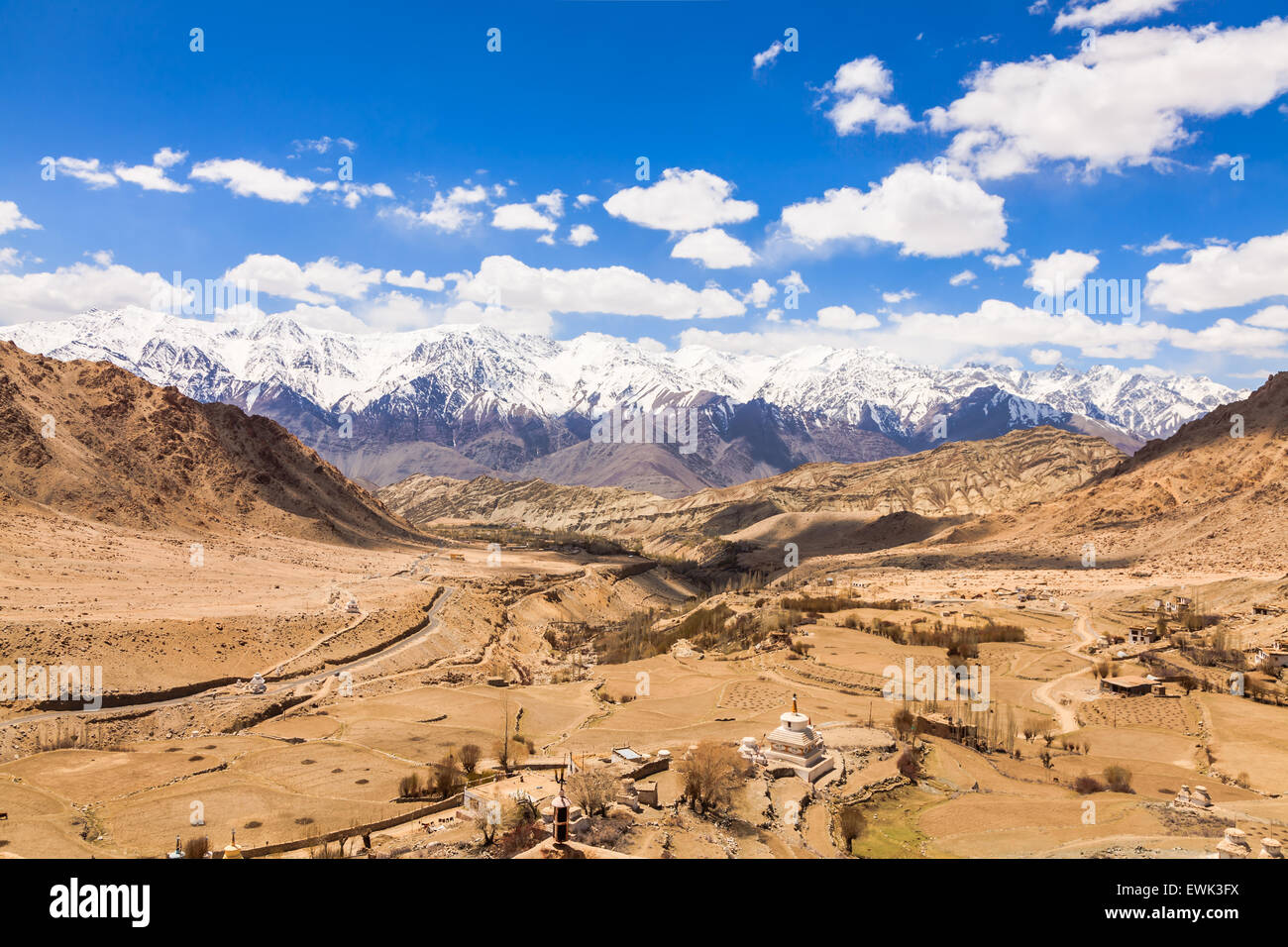 Luftaufnahme des Himalaya Dorf in Indien Stockfoto