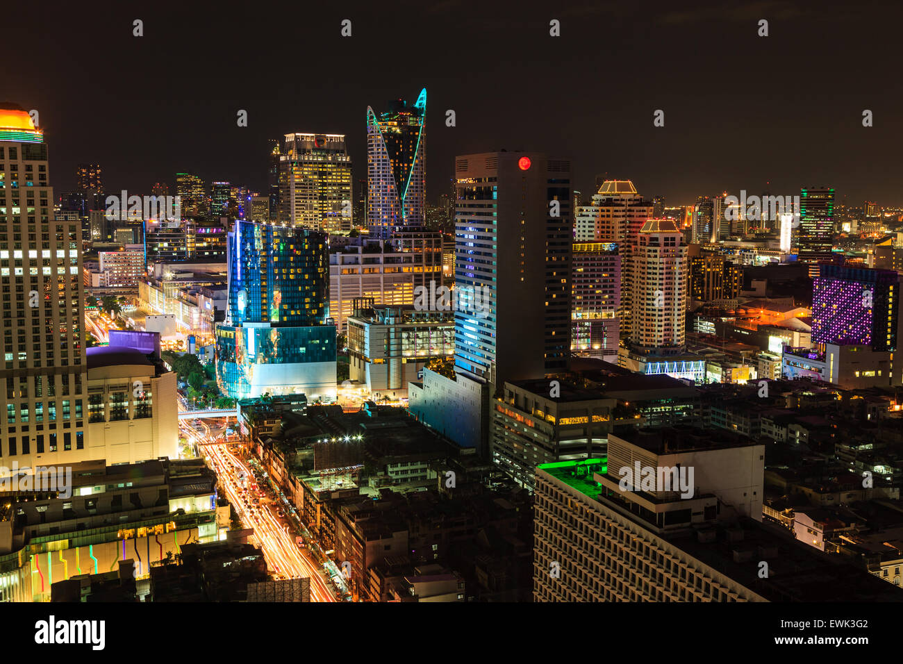 Blick auf die Skyline von Bangkok in der Nacht, Thailand Stockfoto