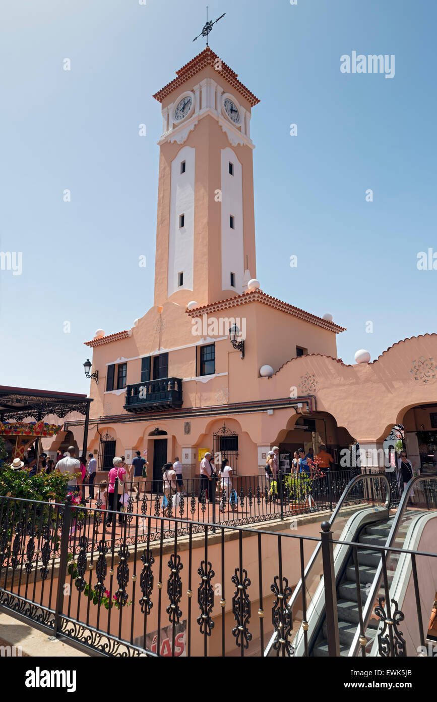 SANTA CRUZ, Teneriffa, Spanien - 21. Juni 2015: The Recova beherbergt el Mercado de Nuestra Senora de Africa, dem wichtigsten Markt in Santa Stockfoto