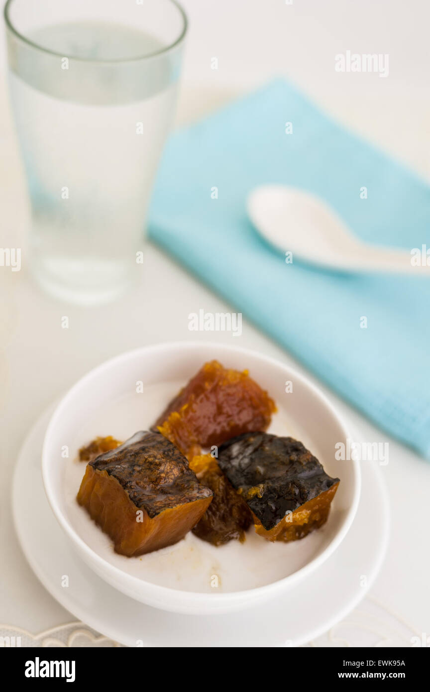 Dessert, Kokosmilch mit Kürbis, traditionelles Dessert der Gesundheit Stockfoto