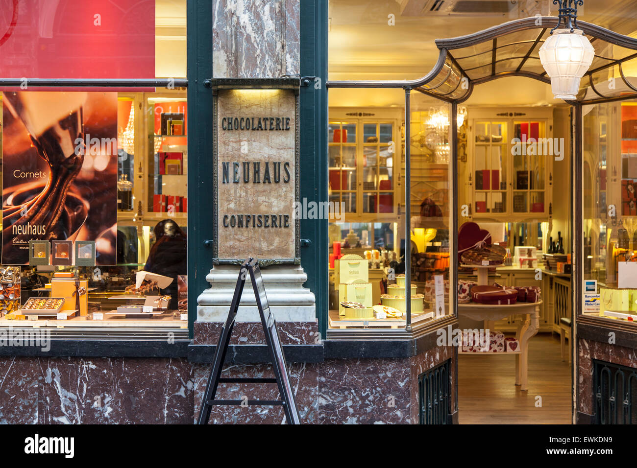 Neuhaus' original-Shop in der Galeries Royales in Brüssel. Stockfoto