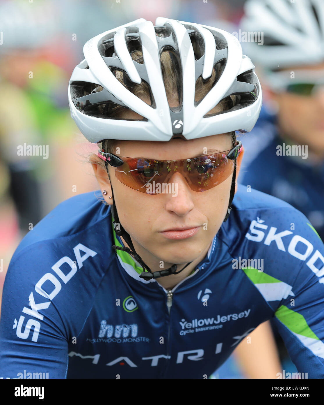 Lincoln, UK. 28. Juni 2015. Laura Trott Team Matrix Fitness verlässt den Start. Die britischen nationalen Straßenrennen. © Aktion Plus Sport/Alamy Live-Nachrichten Stockfoto