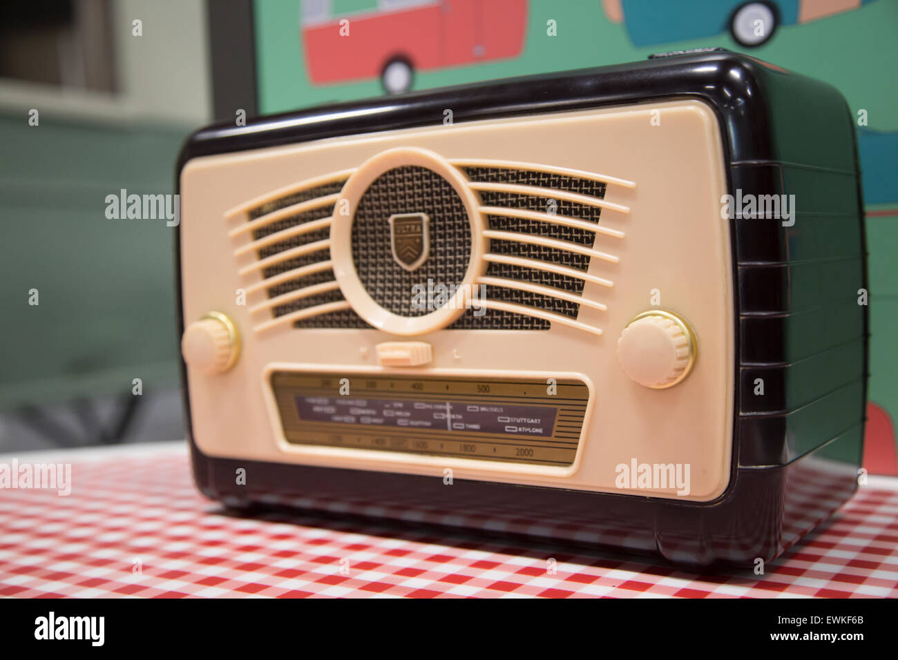 WW2-Bakelit-Radio im Coventry Transport-Museum Stockfoto