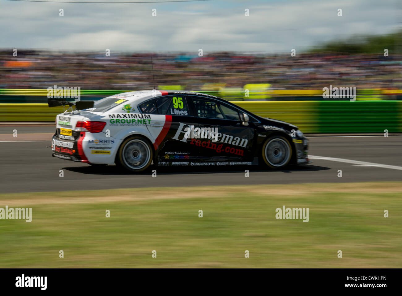 Croft Circuit, Dalton-auf-t-Stücke, North Yorkshire, UK. 28. Juni 2015. Stewart Linien und Houseman Racing Toyota Avensis fährt während der Dunlop MSA British Touring Car Championship in Croft Circuit. Bildnachweis: Gergo Toth/Alamy Live-Nachrichten Stockfoto