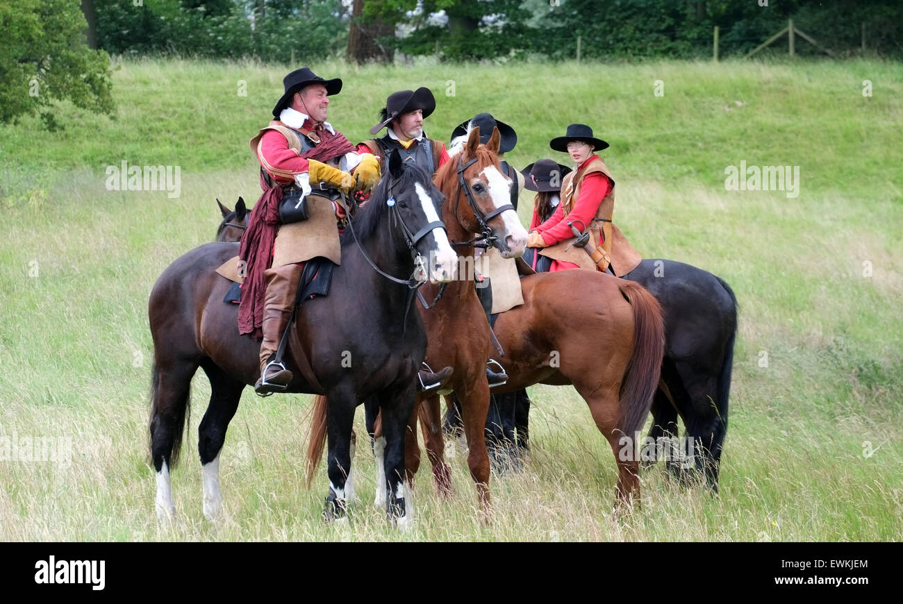 Wallingford, Oxfordshire, Vereinigtes Königreich. 28. Juni 2015. Wallingford Belagerung Wallingford Oxon uk 062815 den englischen Bürgerkrieg Gesellschaft re-enact die Belagerung von Wallingford Castle Credit: Stuart Emmerson/Alamy Live-Nachrichten Stockfoto