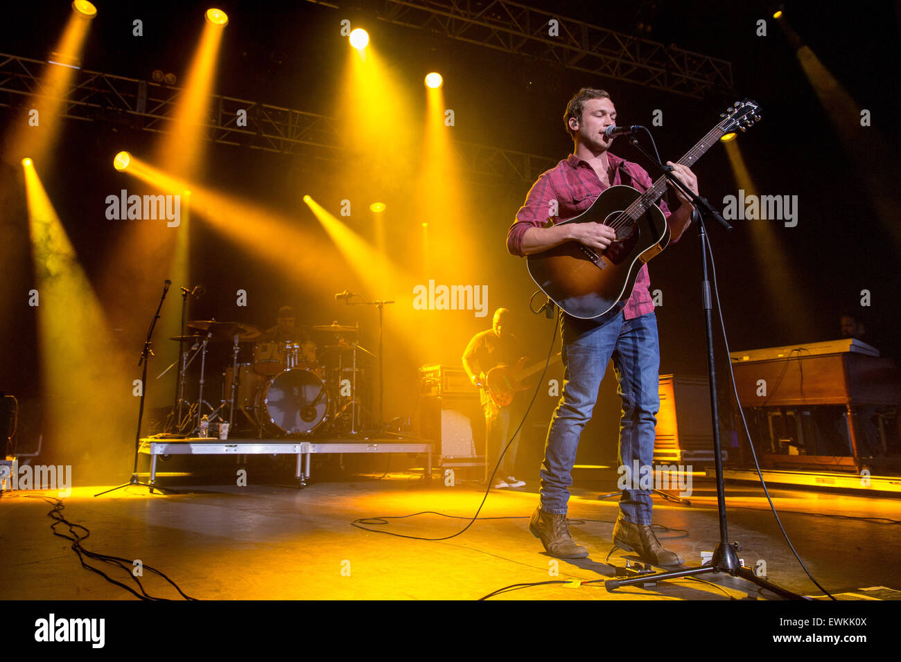 Milwaukee, Wisconsin, USA. 26. Juni 2015. Musiker PHILLIP PHILLIPS führt live auf der Bühne auf dem Sommerfest Music Festival in Milwaukee, Wisconsin © Daniel DeSlover/ZUMA Draht/Alamy Live News Stockfoto