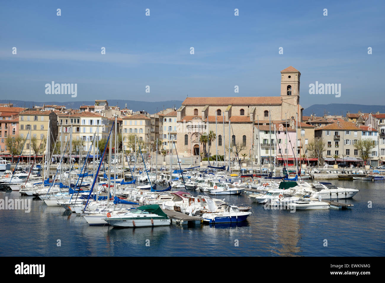 Blick auf den alten Yachthafen Port Marina oder Hafen von La Ciotat Provence Frankreich Stockfoto