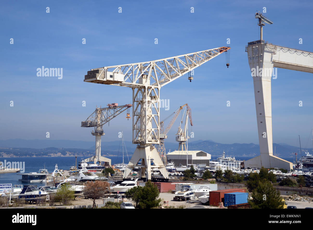 Riesige Kräne der Chantier Naval Werft oder Werft in La Ciotat Provence Frankreich Stockfoto