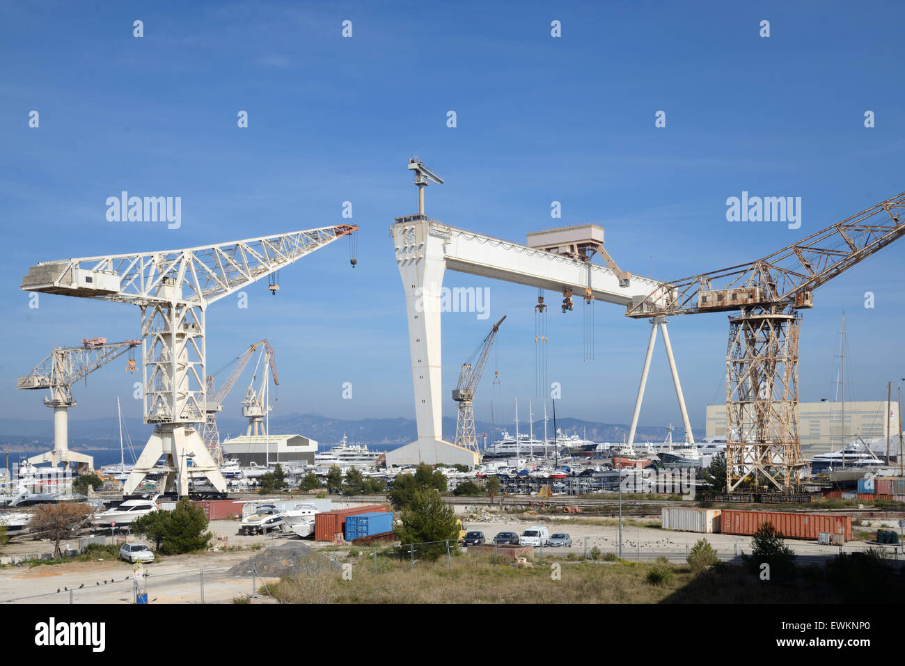 Riesige Kräne der Chantier Naval Werft oder Werft in La Ciotat Provence Frankreich Stockfoto