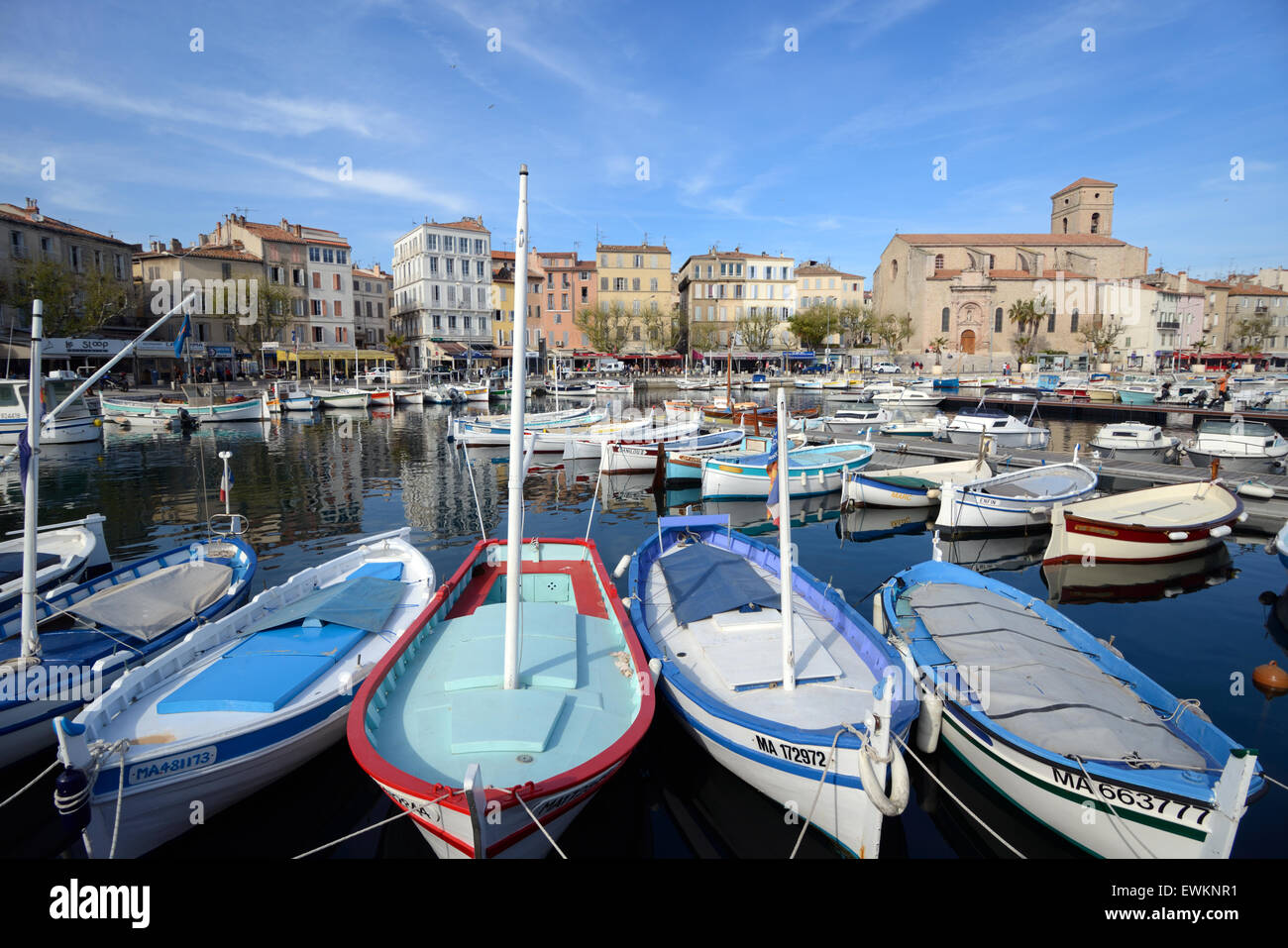 Hölzerne Fischerboote, bekannt als Pointus, im Alten Hafen oder den Hafen in La Ciotat, Provence Frankreich Stockfoto