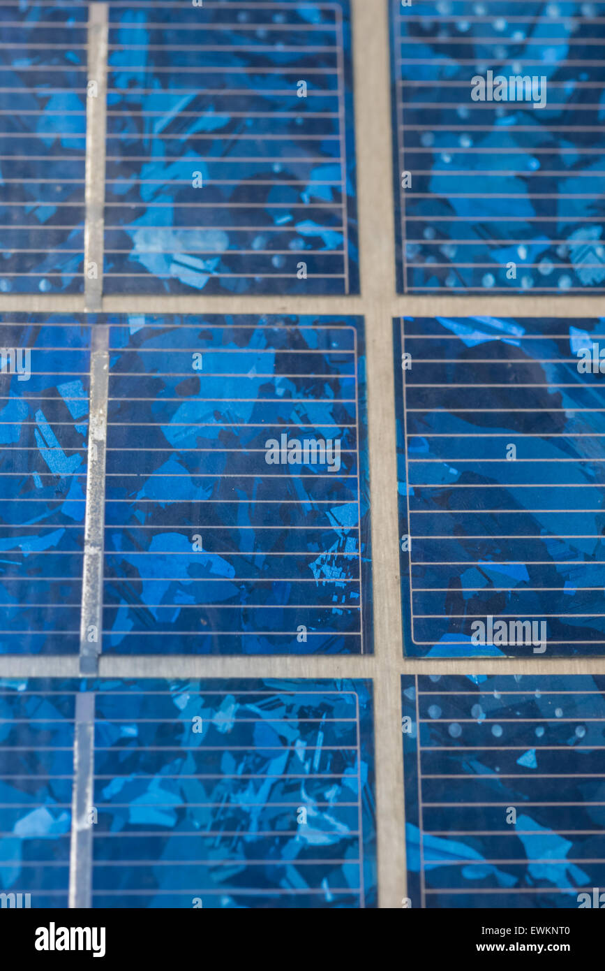 Abstraktes Bild Detaillierungsgrad blaue Solarzellen zur Stromerzeugung aus der Sonne Stockfoto
