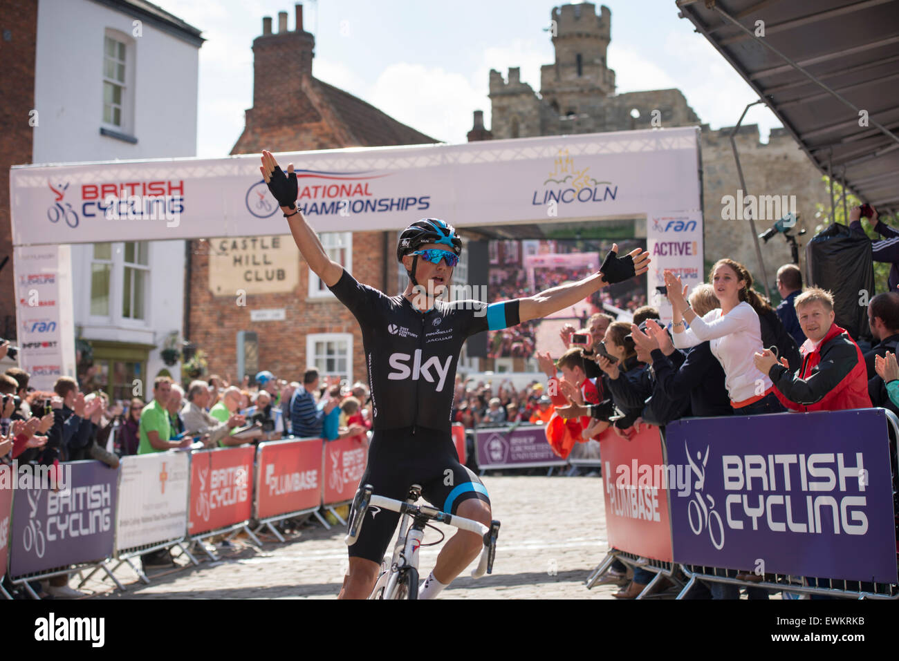 Lincoln, UK. 28. Juni 2015. Peter Kennaugh (Team Sky) gewinnt die britische Radsport Straßenrennen in Lincoln, Vereinigtes Königreich am 28. Juni 2015. Bildnachweis: Andrew Peat/Alamy Live-Nachrichten Stockfoto